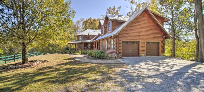 Calhoun Cabin w/ River View + Wraparound Deck Hoteles en Condado de Gordon
