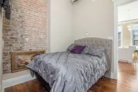 Historic downtown apartment with a view Hotels in Crowley