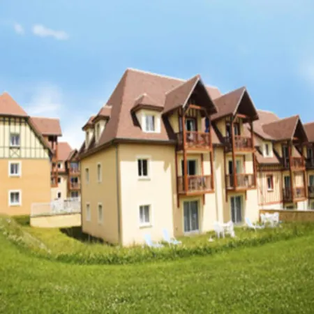 Apartment in Deauville near Beach & Golf Отели в г. Сент-Арну