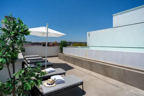 Limehome Sevilla - Parvekkeita