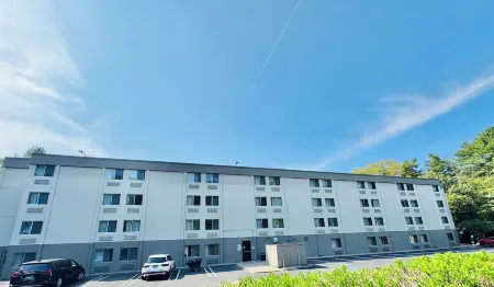 Motel 6 Milford, CT Отели рядом с достопримечательностью «Ocean State Job Lot»