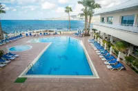 Cynthiana Beach Hotel - piscina