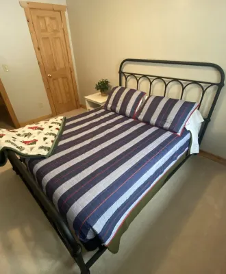 Cozy Wisconsin home a block off Lake Arbutus. Adams 호텔