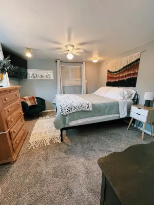 Chic & cozy 1 bedroom guest-house