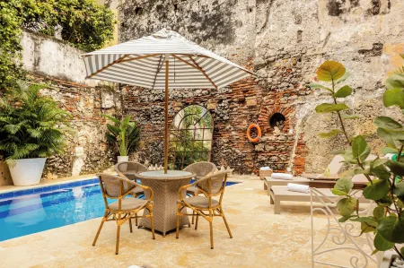 Hotel El Marqués by Faranda Boutique Отели рядом с достопримечательностью «Torre del Reloj»