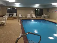 Holiday Inn Express & Suites Malvern by IHG - Pool