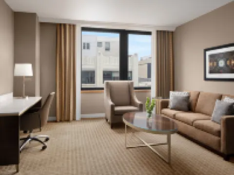 ヒルトン インディアナポリス ホテル & スイーツ インディアナポリスのホテル