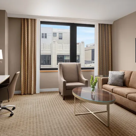 Hilton Indianapolis Hotel & Suites