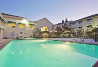 Holiday Inn AUBURN by IHG - Swimmingpools