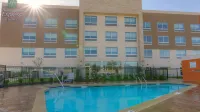 Holiday Inn Express & Suites TULSA MIDTOWN by IHG - piscina