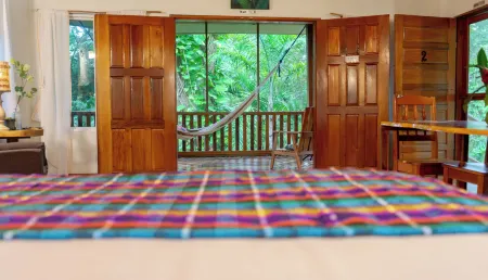 The Cabins at Monkey Fall Отели в г. Севен Майлс Эль Прогрессо