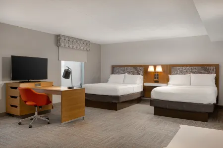 Hampton Inn Dubuque Отели рядом с достопримечательностью «Университет Дабек»