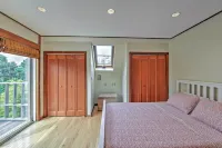 Walk to Beach! Hyannis Family Haven w/ Deck - Bãi biển
