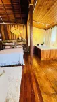 Cozy private cabin with bathtub and ocean view in a great location.