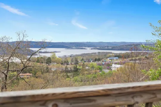 The Greenview Manor - Lake Views