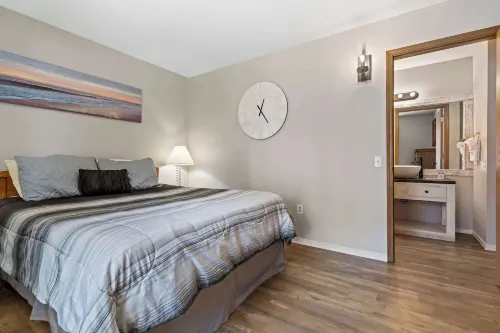 Branson Fall Creek Retreat w/ Deck Views!