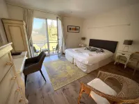 Hôtel de la Vallée Heureuse Hôtels à : Poligny