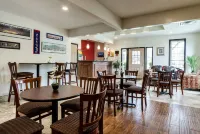 Econo Lodge University