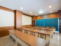 Nartsiri Hotel Hotels near Wat Loung