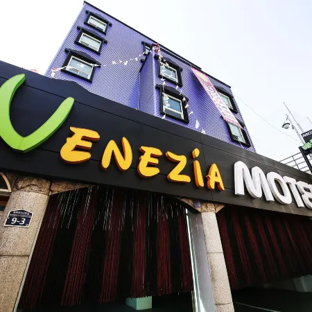Uijeongbu Venezia Отели рядом с достопримечательностью «Стадион Ыйджонбу»