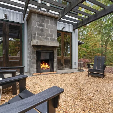 Secluded Cabin with Hot Tub, Heated Floors, Indoor and Outdoor Fireplaces