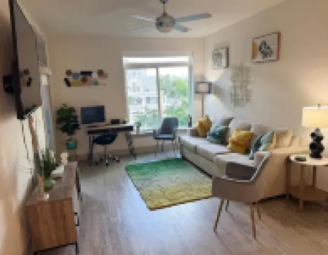 Riverwalk Luxury Condo Steps to DT Free Parking