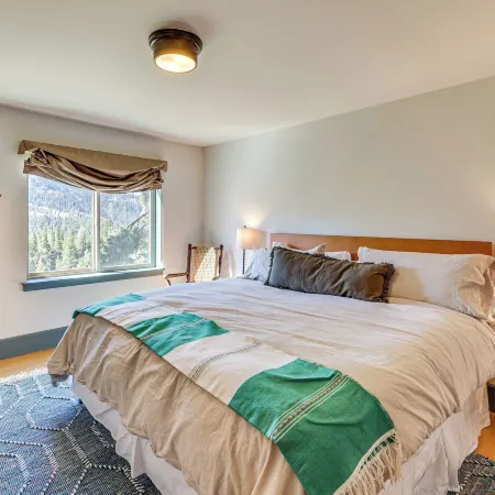 Endless Mtn Views! Group Ski Lodge at Sugar Bowl