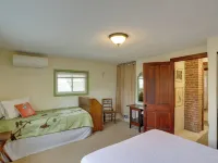 Spacious Lakeside Cottage - 2 Miles to Marblehead! Hotele w: Marblehead