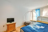 Quirky Baltimore Townhome ~ 2 Mi to Inner Harbor - balcony
