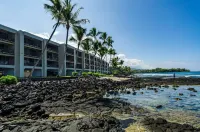 Kona Oceanfront Penthouse Condo: Remodeled, AC, Crashing Waves, Sunsets, Turtles