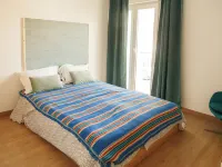 5-bedroom beach house ideal for groups 5 min walk from Carcavelos beach