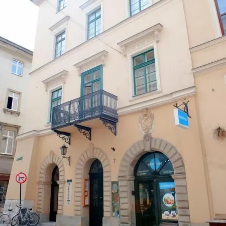 Apartments Roman Отели рядом с достопримечательностью «День Дракона»