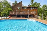 Upper Saddle River Resort w Pool, Hot Tub & Lake