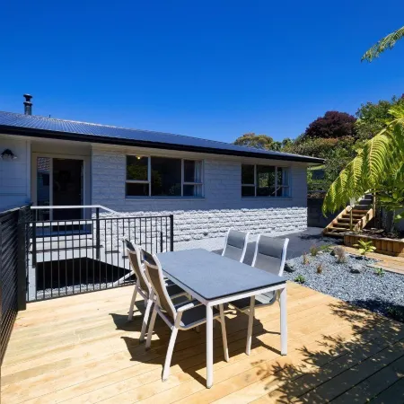 Ocean & Mountain Views 3-bedroom Home