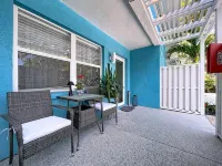 Charming Ground Level Resort Style 3unit condo unit B a few steps from the beach