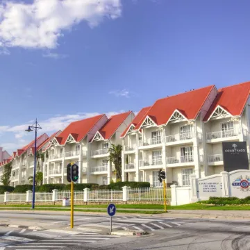 Courtyard Hotel Gqeberha Отели рядом с достопримечательностью «Саммерстранд»