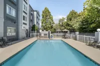 Spark by Hilton Kannapolis - Pools