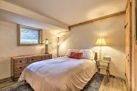Saltwater Hot Tub & Wfh-Friendly Warren Cabin! - balcony