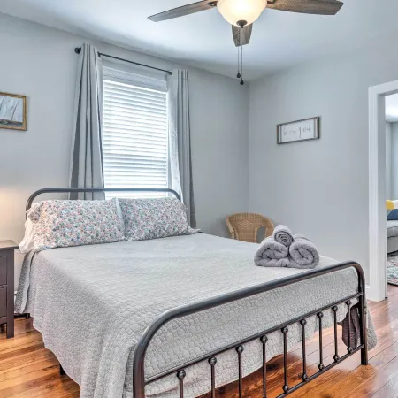 Mystic Refuge w/ Patio < 1 Mi to Downtown!