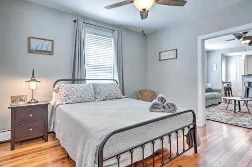 Mystic Refuge w/ Patio < 1 Mi to Downtown! - parking