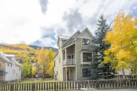 Box Canyon Basecamp 4 Bedroom Home - balcony