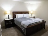 Staterooms 2K, Road View, newly built, seasonal heated pool, beach nearby Hotels in Park Township