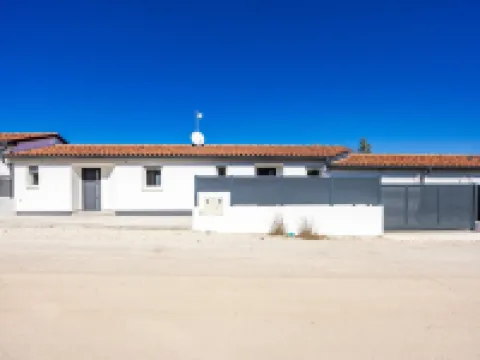 Cosy apartment near Rock Beach Hotels in Peroj