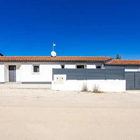 Cosy apartment near Rock Beach