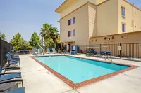 Best Western Plus Coalinga Inn - Swimmingpools