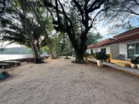 Issara Beach Resort Hotels near Wat Suchon (Wat Thap Kham)
