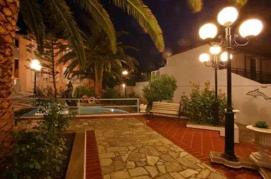 Dolphin Hotel