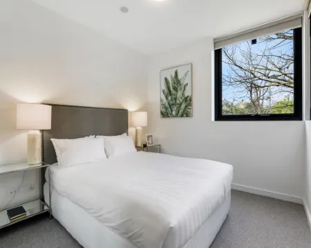 Modern 2-Bed Ivanhoe unit with Parking Hoteles en Ivanhoe