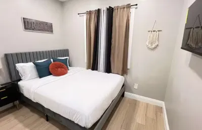 8354 Adam Unit B 1Bed 1Bath by SD Stay โรงแรมใกล้ทะเลสาบเมอร์เรย์