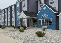BlissPoint Inn & Suites Hotels near 20 North Gallery